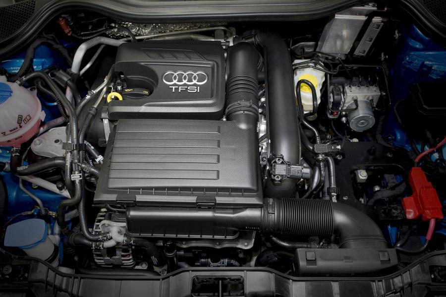 Моторный отсек Audi A1 Sportback TFSI S-Line (8X) 2014 года  (WW) (фото 6 из 30)